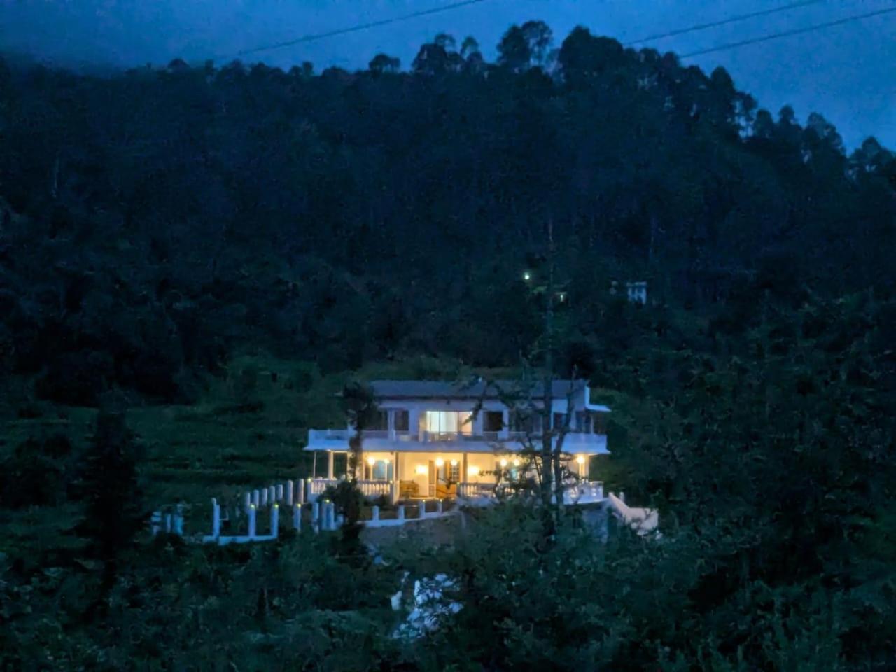 Brook Cottage Champawat エクステリア 写真