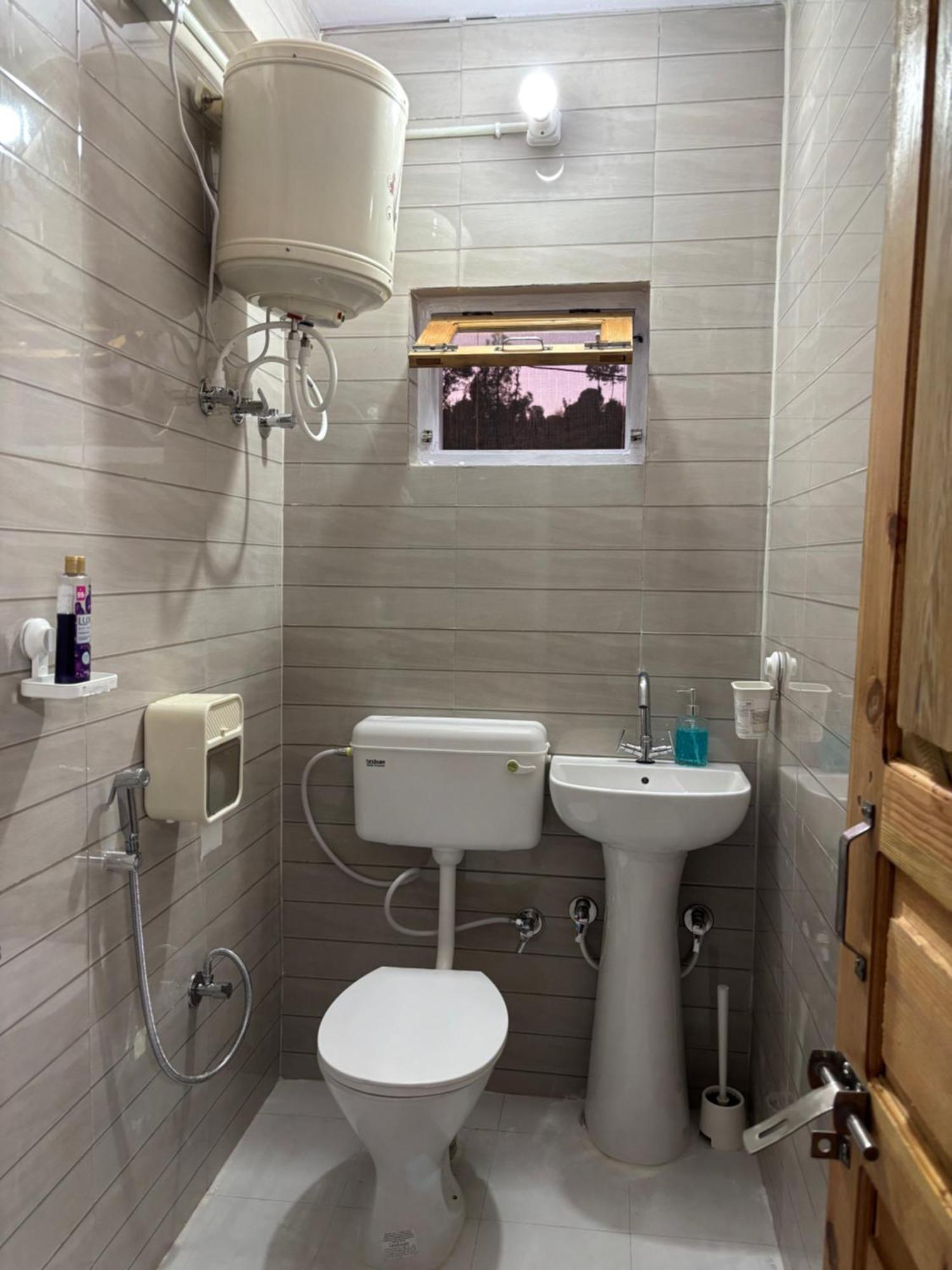 Brook Cottage Champawat エクステリア 写真