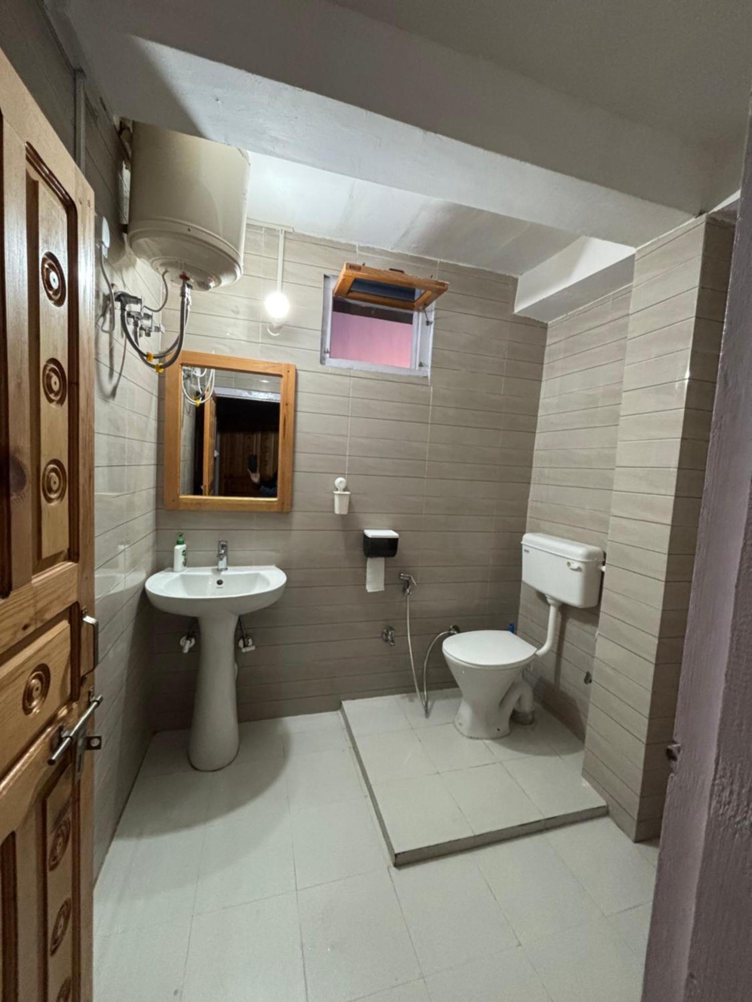 Brook Cottage Champawat エクステリア 写真